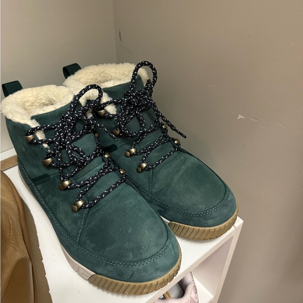 The North face Teal Winter Boots with Faux Fur Lining
